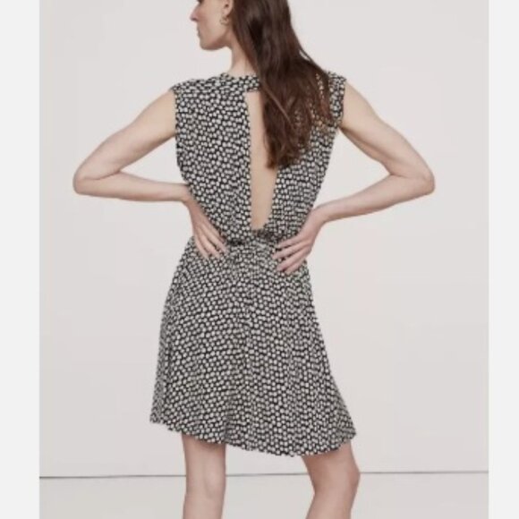 NWT Banana Republic Sz small  Black Jersey Knit Mini Dress #713721 - Picture 3 of 3